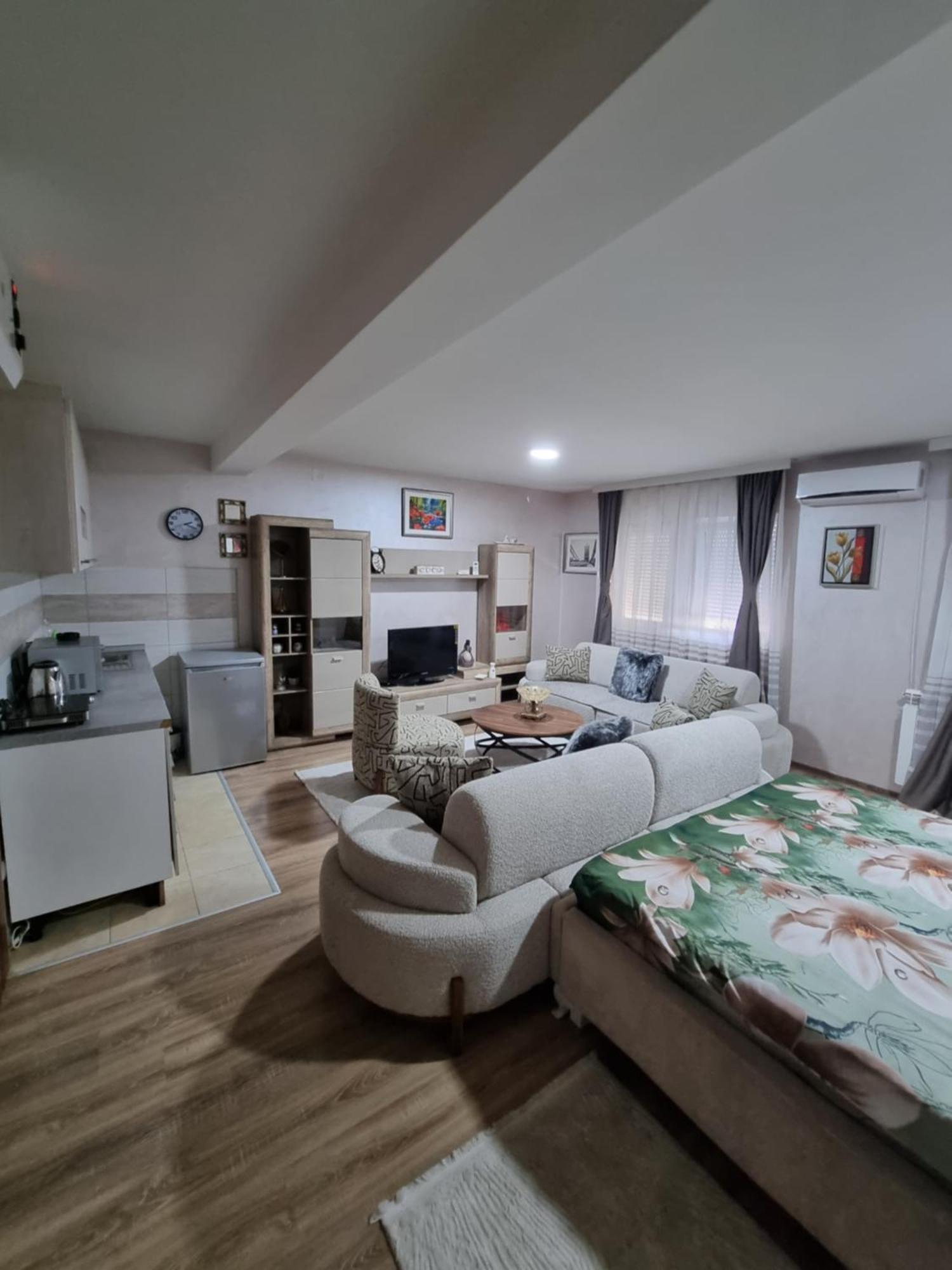 Avio Apartmani 2018 Novi Pazar Kültér fotó